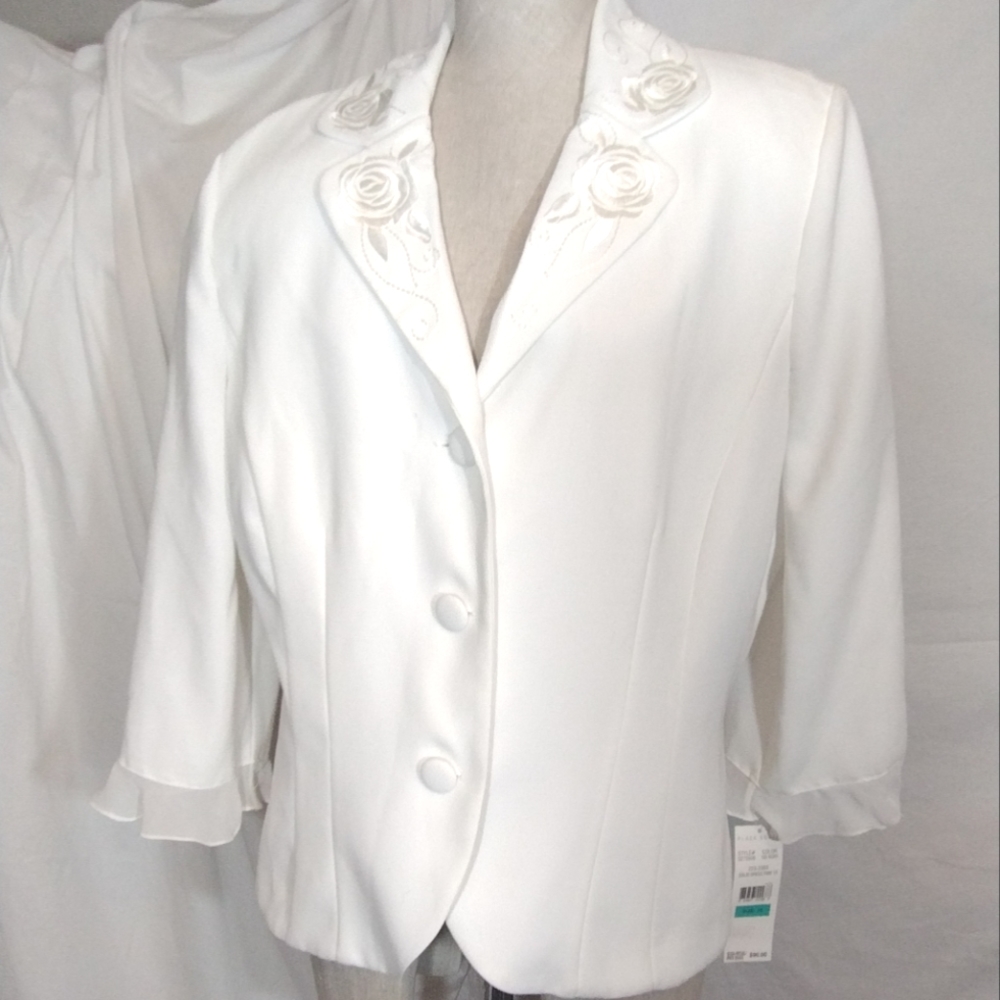 Plaza South TAG Blazer, white, collar, 3/4 Sleeves, ButtonUp, Rose embroidery,16